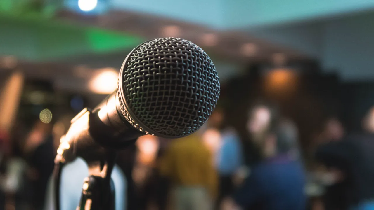 Conférence civique et débat public organisé à la salle polyvalente de Bédarieux